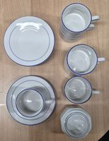 Service à café en porcelaine liseré bleu bon état