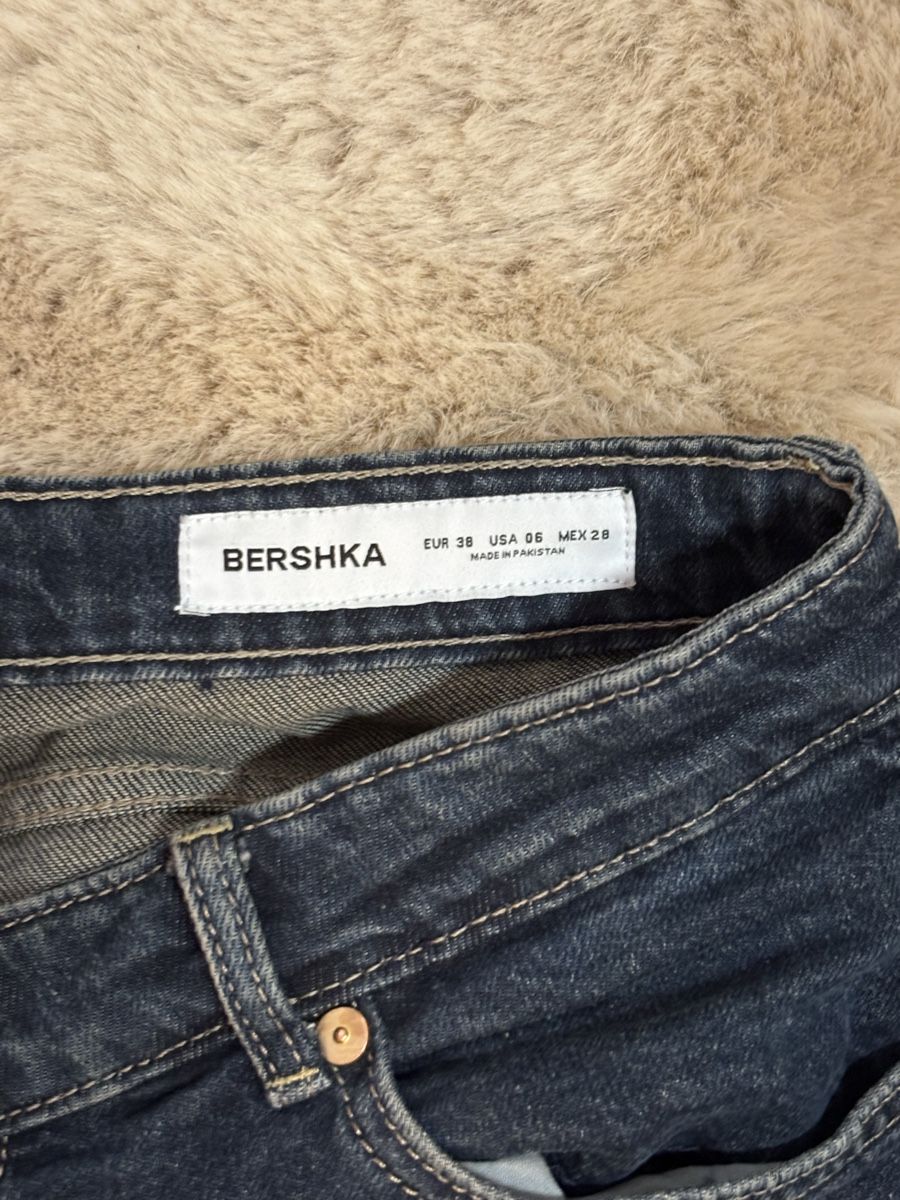 Bershka Jeans: Bershka Flared Jeans, Gr. 38 – D'occasion à Thalwil par cusps 1