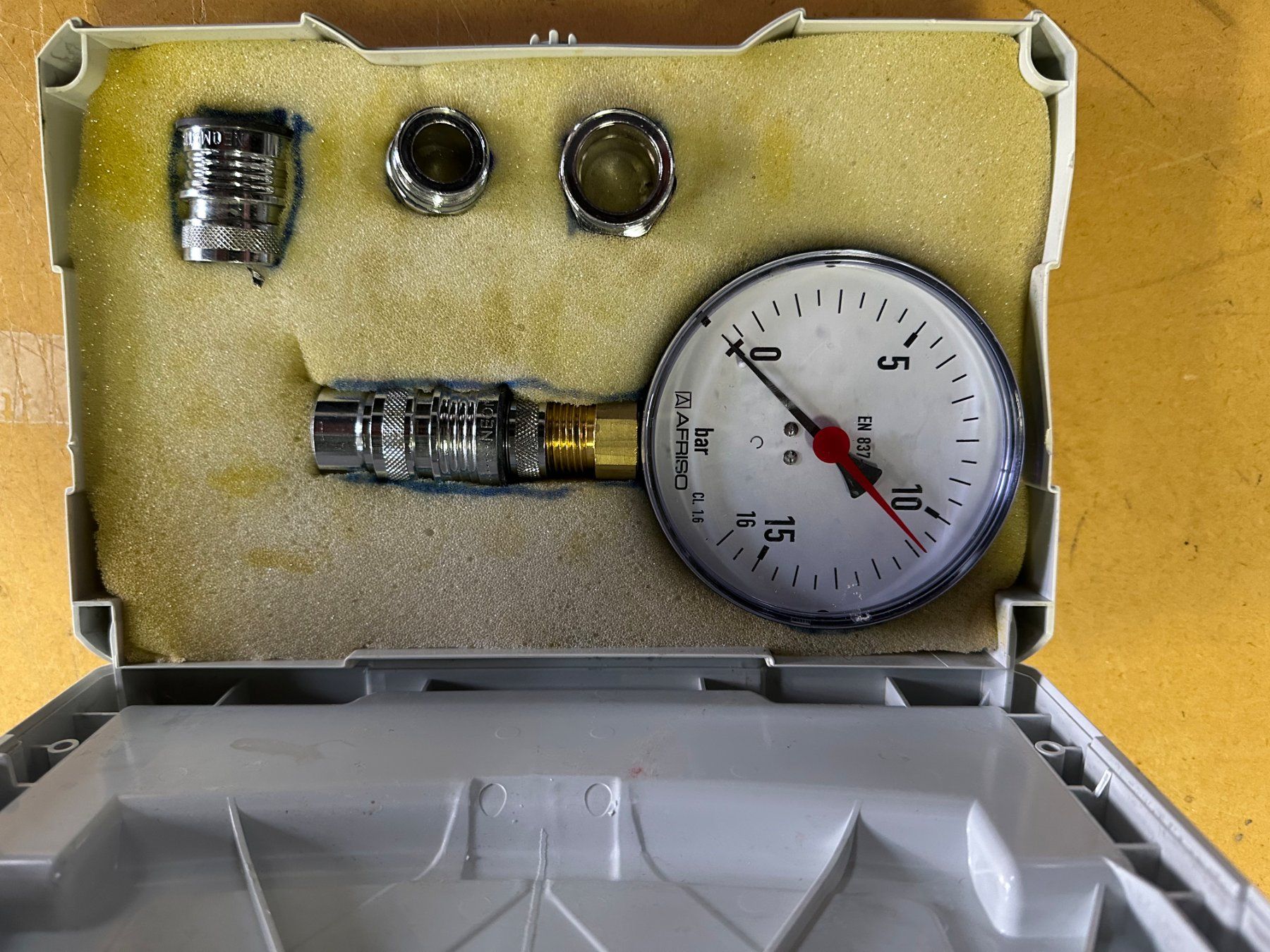 Misurare: Afriso Rohrfeder-Manometer, Typ RF 100 – Usato da Brügg BE venduto da TSP02