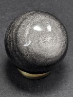 Silber Obsidian Kugel 30mm - mit Messingring Ständer