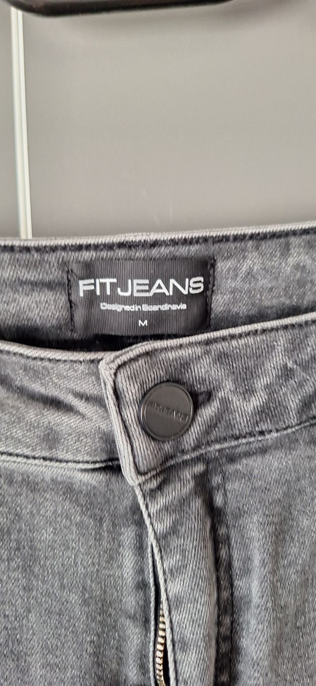 Jeans: Fitjeans – Neuf (Voir description) à Luzern par annina.staehli 1