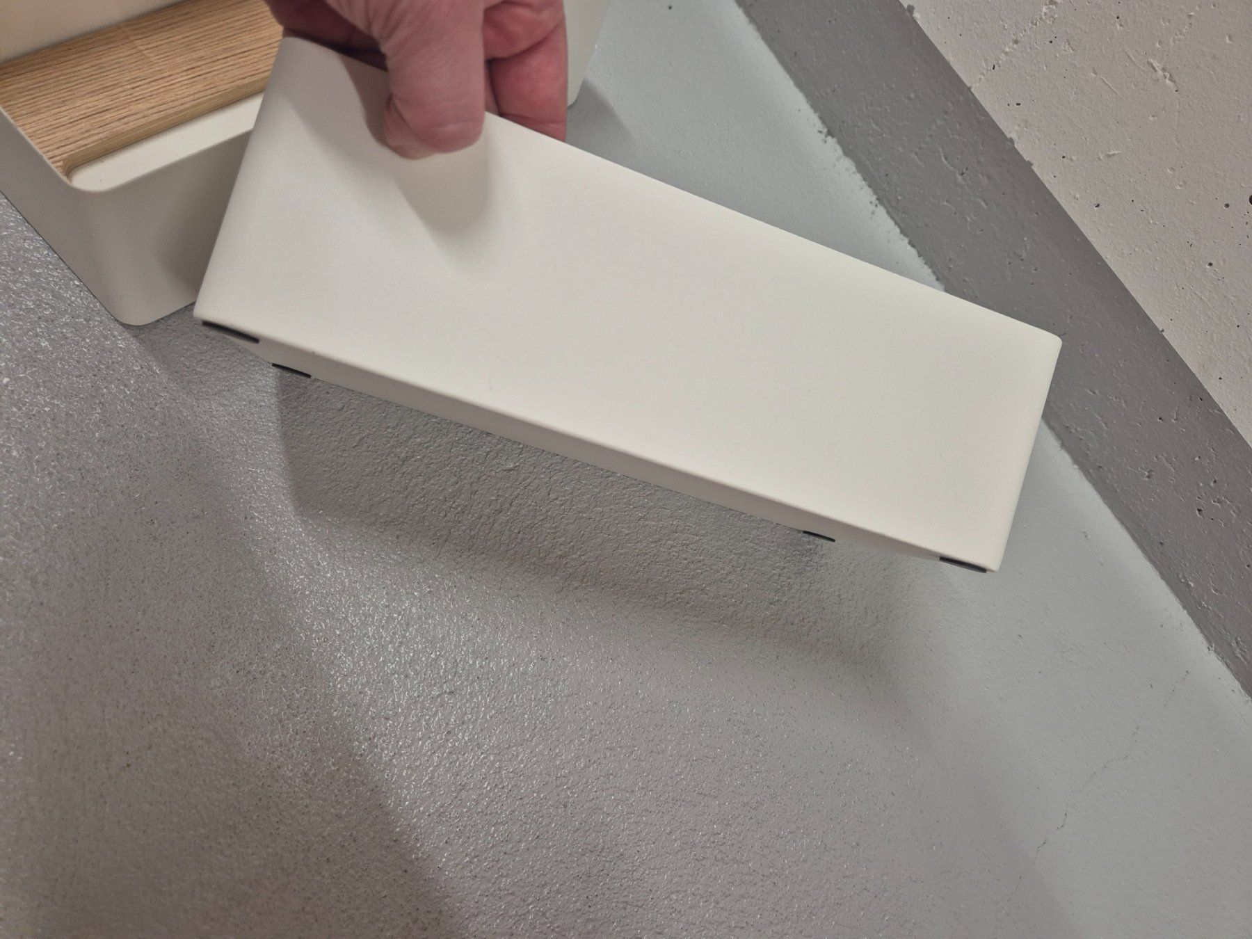 Wandhalterungen: 2 moderne Taschentuchbox-Halterungen mit Holzoptik – Gebraucht aus Ittigen von LilyfromSwitzerland 1