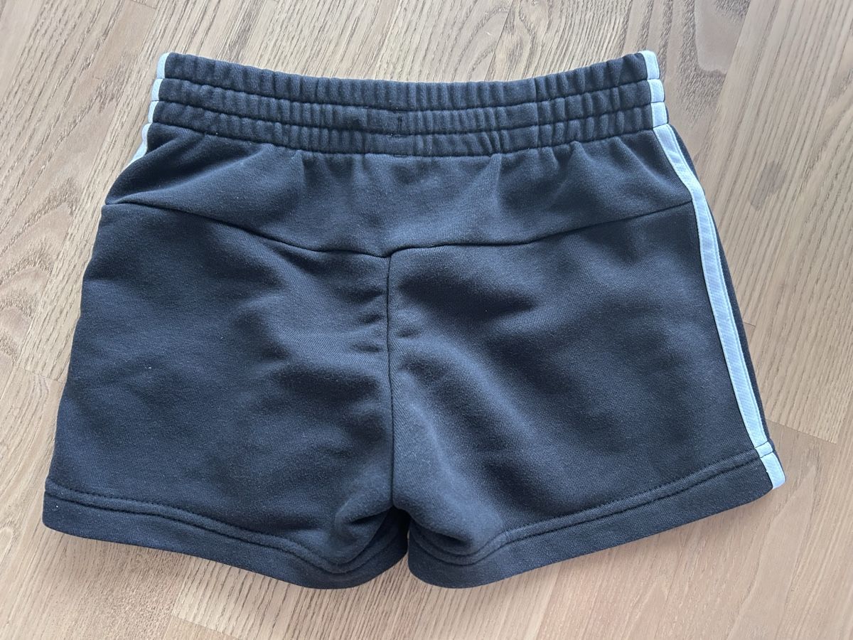 Adidas Pantalons: Adidas Gr. 140 – D'occasion à Neftenbach par joell01 1