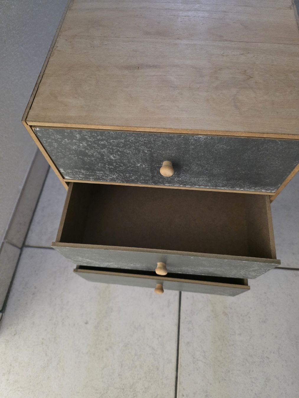 Mobilhome: Mobiletto con 3 ante e pomelli in legno – Gebraucht aus Thun von filippocarbone98 2