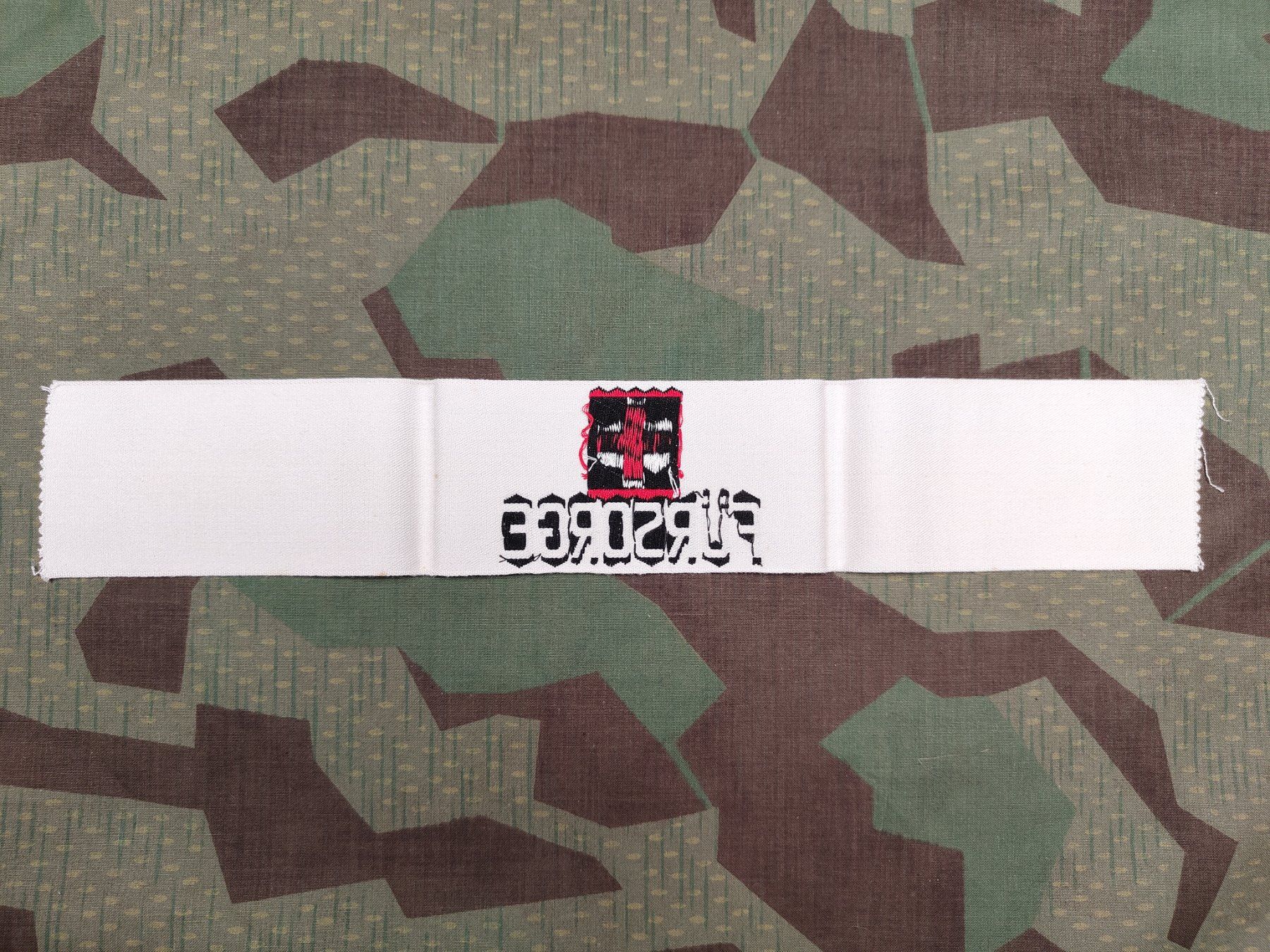 Schweizer Armee Uniformi: Armbinde Ord. 1940 Fürsorge – Usato da Bauma venduto da SwissMilitaria 2