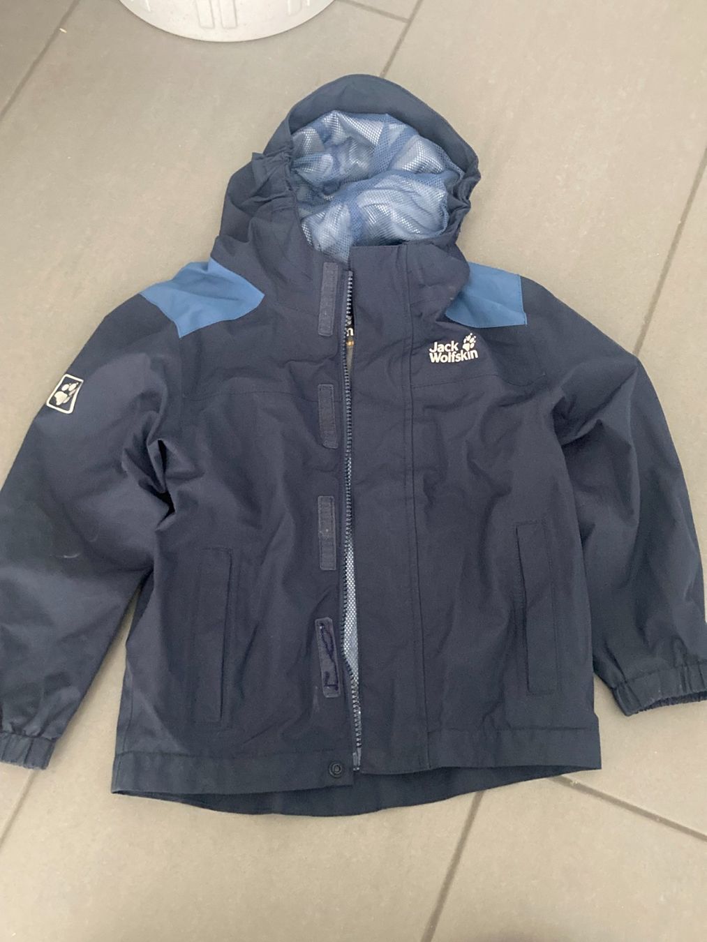 Jack Wolfskin Giacche & Cappotti: Jack Wolfskin Regenjacke Gr. 104 – Usato da Stüsslingen venduto da ascabatjo