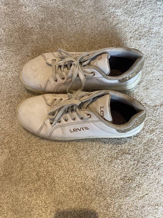 Damenschuhe: Levis Sneaker – Gebraucht aus Möriken AG von sel_9w5v 3