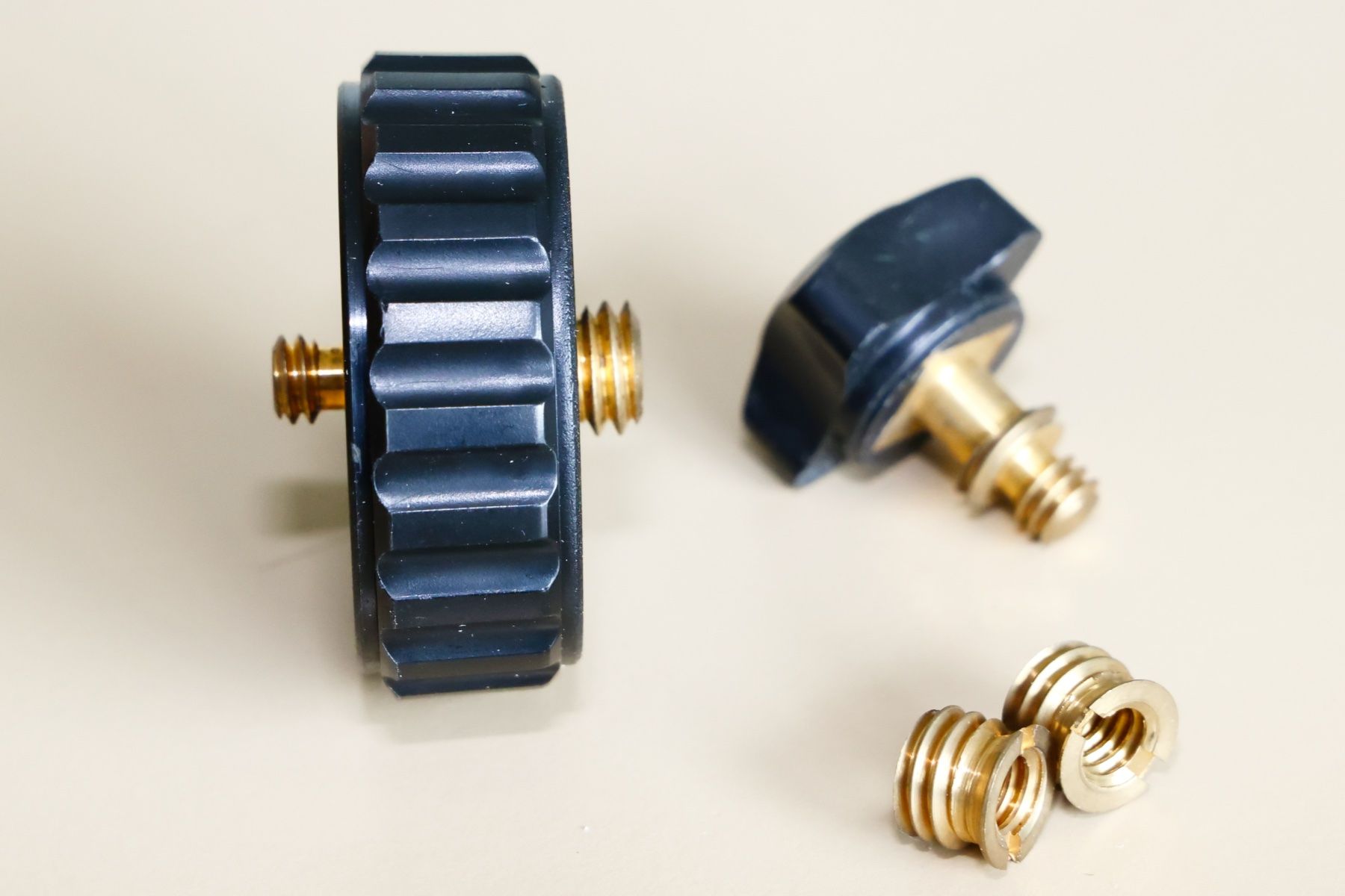 Linhof Treppiedi & Teste: Linhof Stativ-Adapterring-Set mit diversen Gewindegrössen – Usato da Savognin venduto da Caneos 2