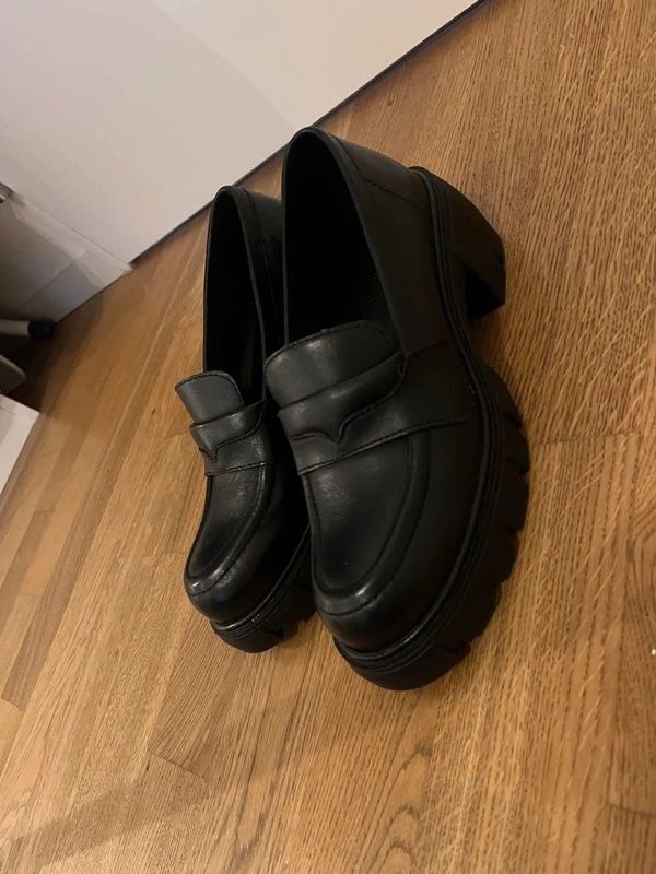 Damenschuhe: Heeled loafers – Gebraucht aus Genève von toandfrom