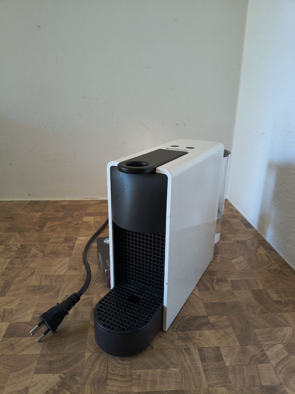 Nespresso Machines à café & Machines à expresso: Nespresso Essenza Mini White Good Condition – D'occasion à Zürich par TrainLine 3