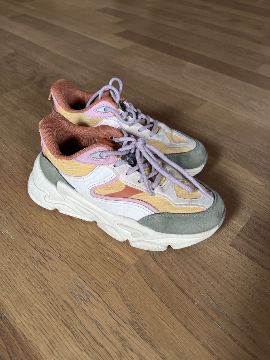 Next Scarpe da uomo: Mädchen Schuhe große 32  – Usato da Bern venduto da leo_6rh9