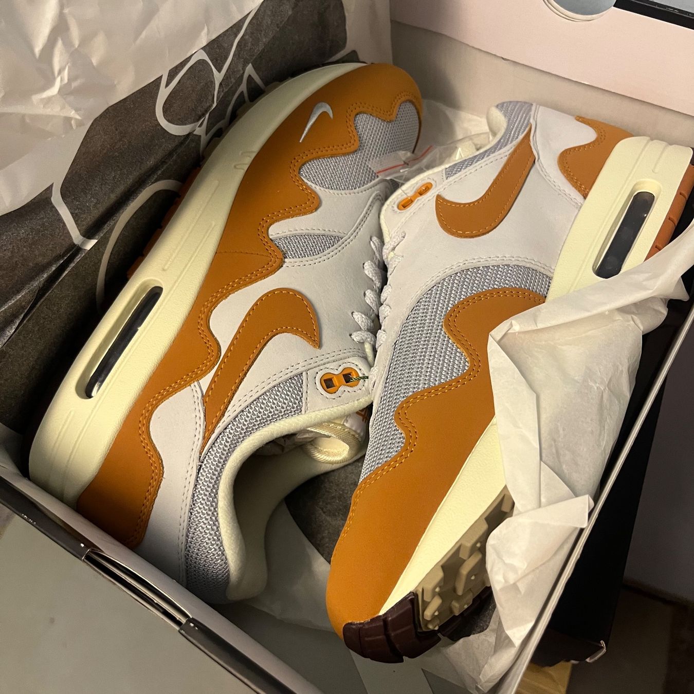 Nike Scarpe da uomo: Nike Air Max 1 Patta Monarch – Nuovo (secondo la descrizione) da Winterthur venduto da LaBodega