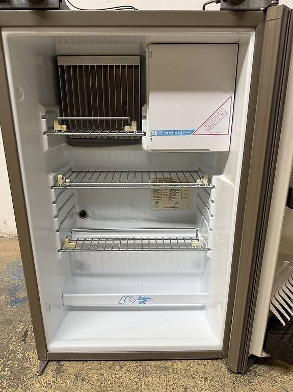 Réfrigérateurs: Absorber Kühlschrank Electrolux, Tabbert Wohnwagen – D'occasion à Sirnach par Alfetta18 3