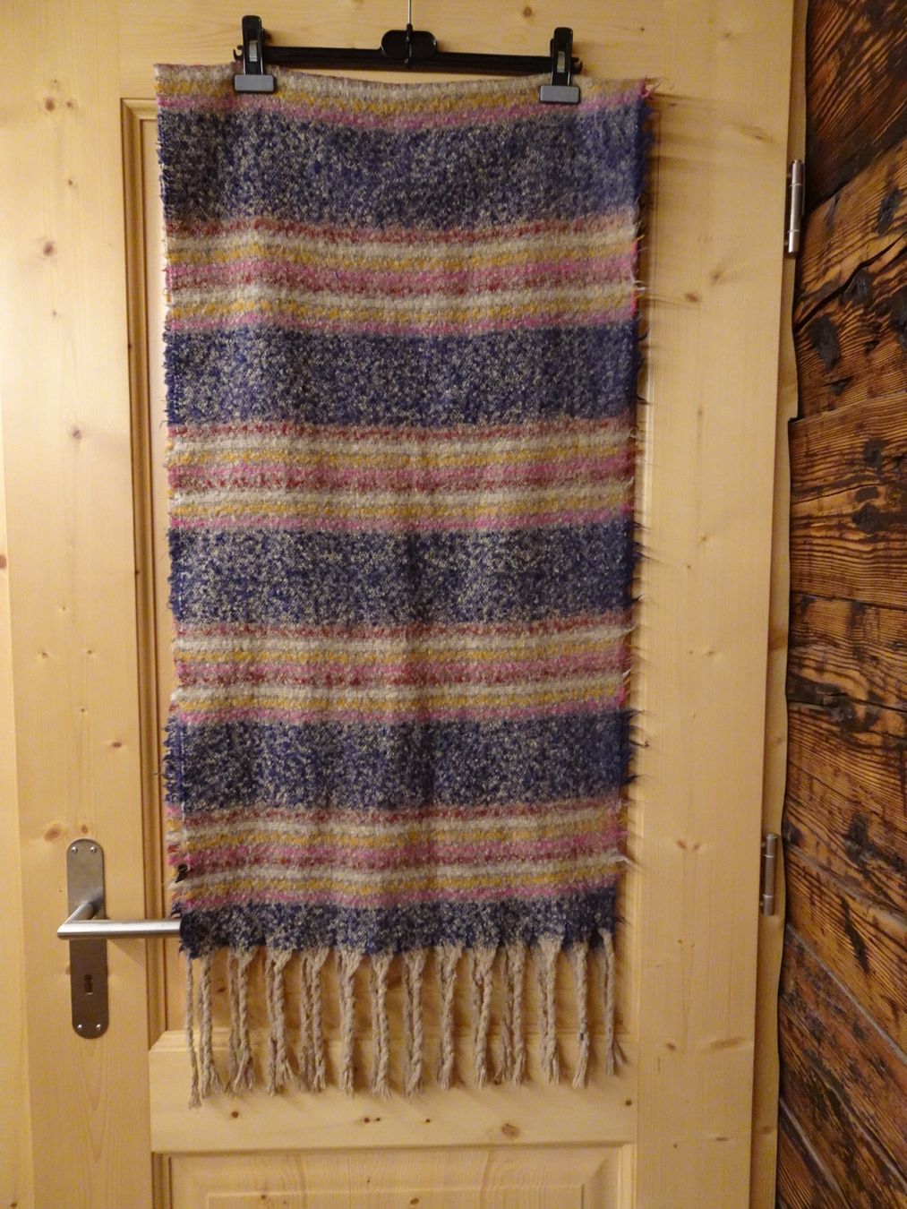 Foulards, Tücher & Schals: Bunter Strickschal 188 x 50cm - 42695 – Gebraucht aus Küssnacht am Rigi von Good4Deckeli