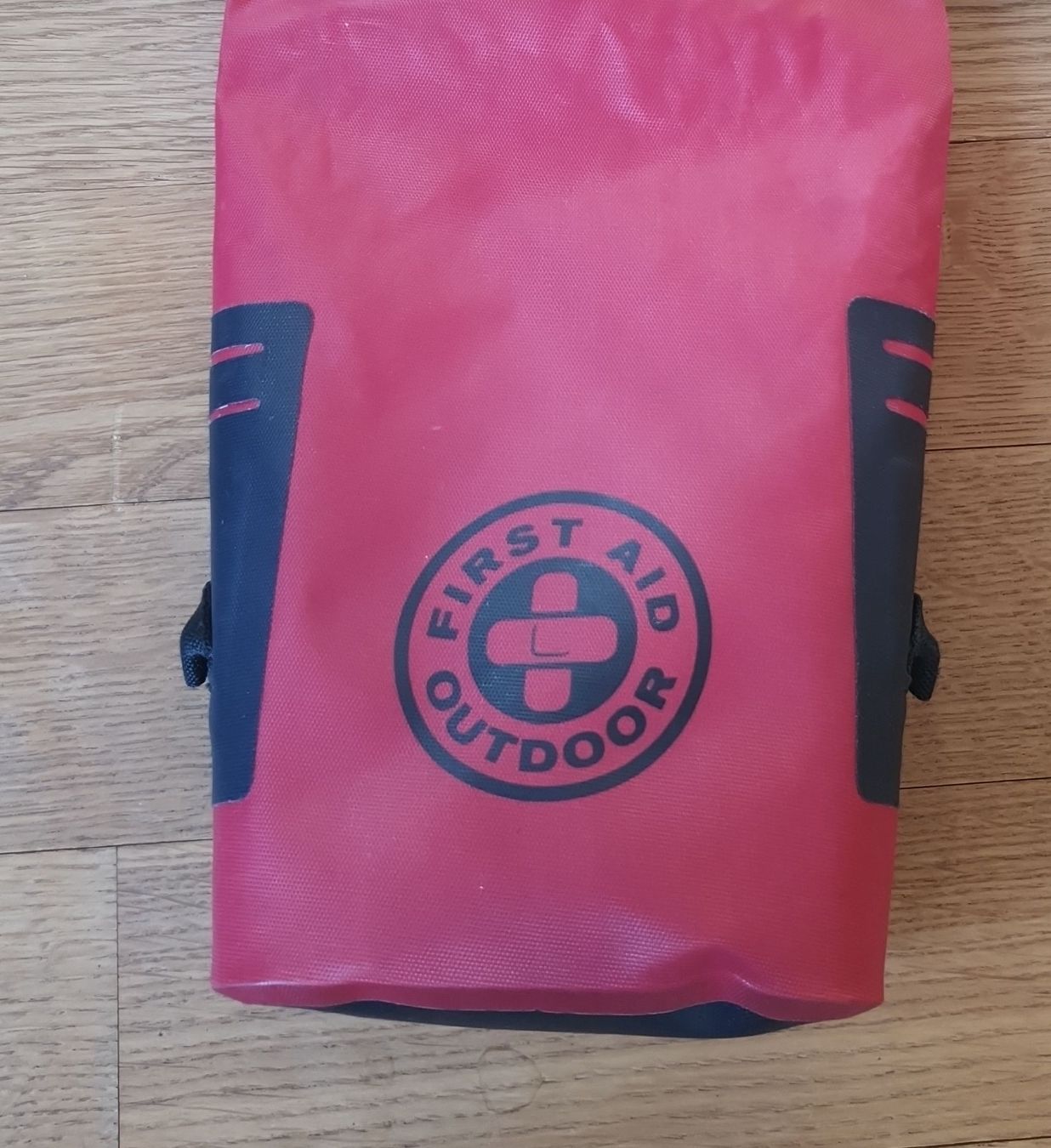 Taschen: First Aid Outdoor Bag red black – Gebraucht aus Sirnach von eftix