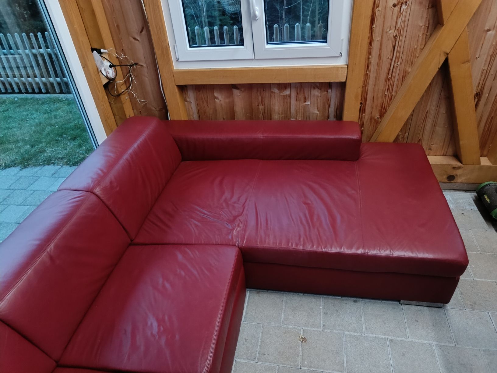 Divani: Rotes Ecksofa aus Kunstleder – Usato da Hasle LU venduto da Schwaendeliflueh1999 2