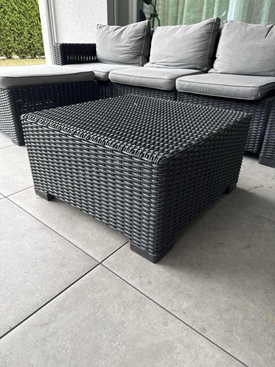Divani: Gartensofa Rattanset dunkelgrau mit Tisch und Hocker – Usato da Schötz venduto da bmcmelo 1