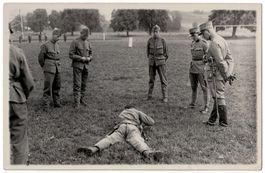 Schiessübungen liegend im Gras