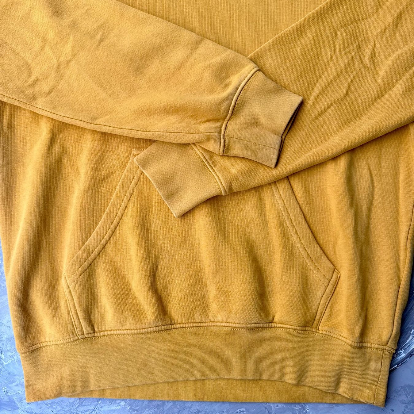 Champion Maglioni & Felpe: Sweat à Capuche Champion Jaune Moutarde – Usato da Thônex venduto da Suisse.Shopping 2