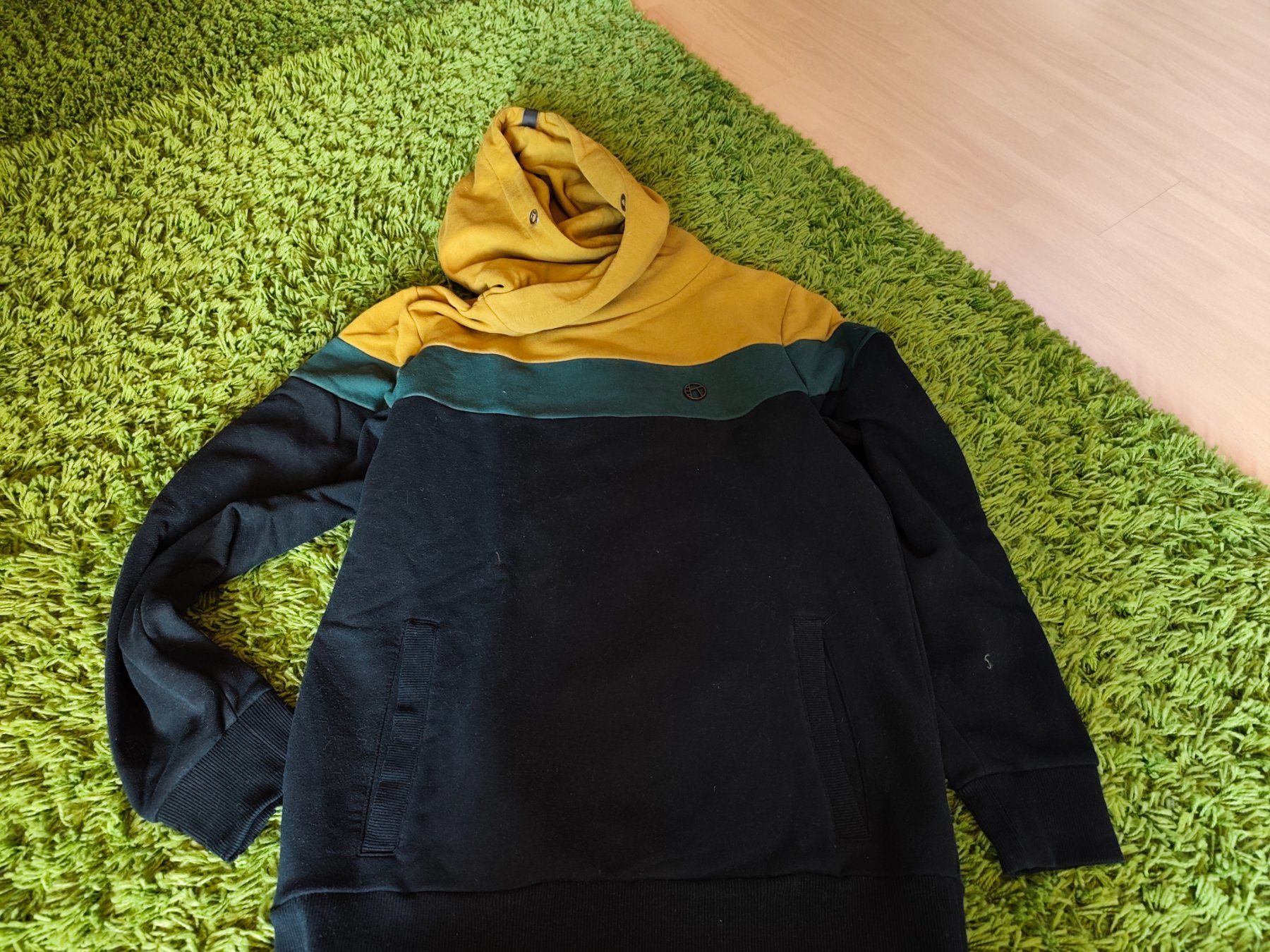 Pullover & Sweatshirts: Hoodie von Kazane – Gebraucht aus Tegerfelden von jea_f5xk