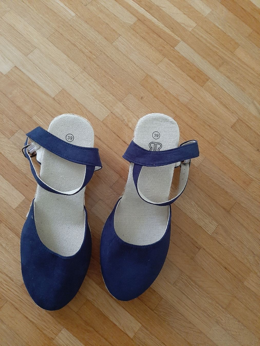 Scarpe da donna: Sandales compensés 39 – Nuovo (secondo la descrizione) da Petit-Lancy venduto da pecaesculca