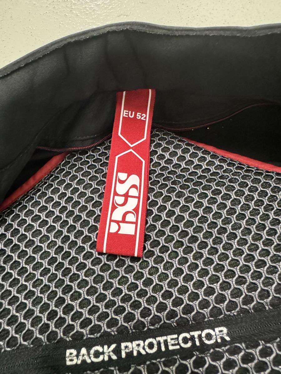 IXS Vestes: IXS Motorcycle Jacket with built-in back protector  – D'occasion à Epalinges par wil_f 2