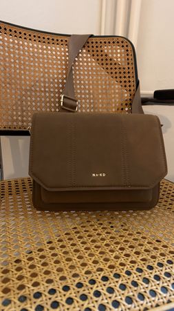 Stylische NA-KD Crossbody Bag, Handtasche beige-braun 