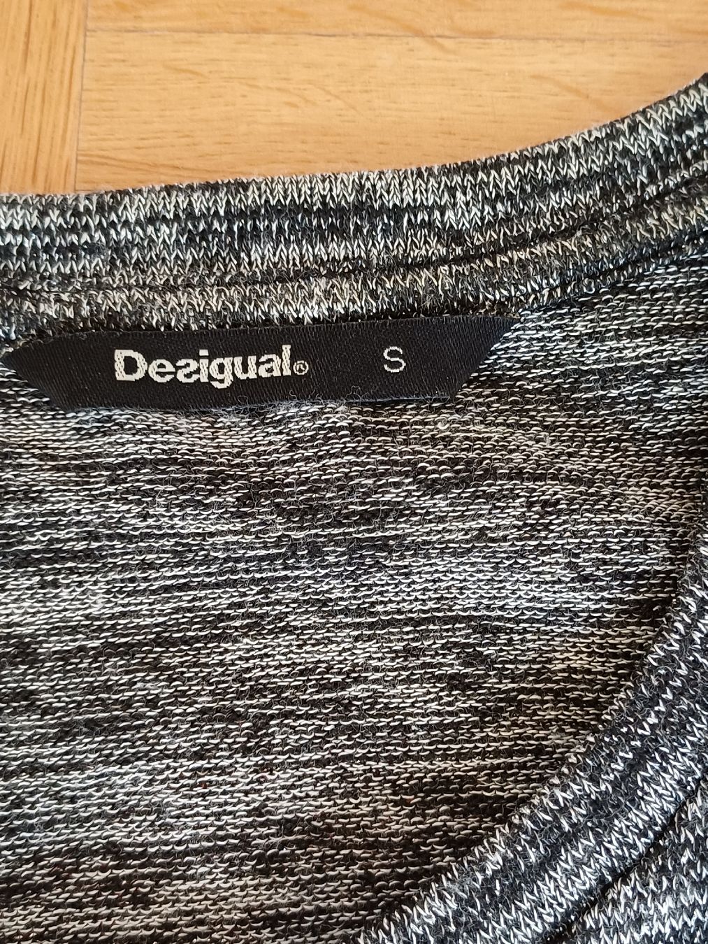 Desigual Maglioni & Felpe: Silbergrauer Desigual-Pullover, Glitzer, Grösse S – Usato da Basel venduto da klaraleoni 2