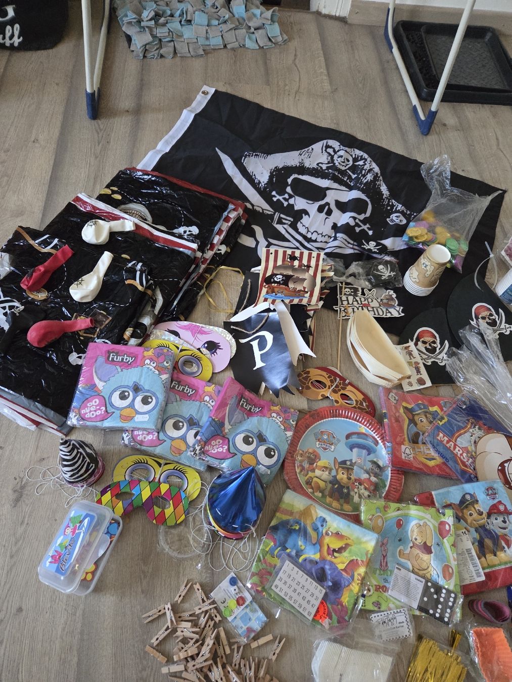 Tutte le decorazioni: Diverse Partyartikel – Usato da Guntershausen b Aadorf venduto da Miss_Piggy_86 2
