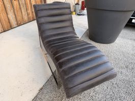 chaise longue en cuir gris