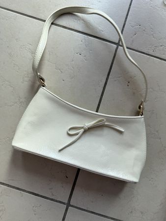 Handtasche weiss mit Schleife neuwertiger Zustand