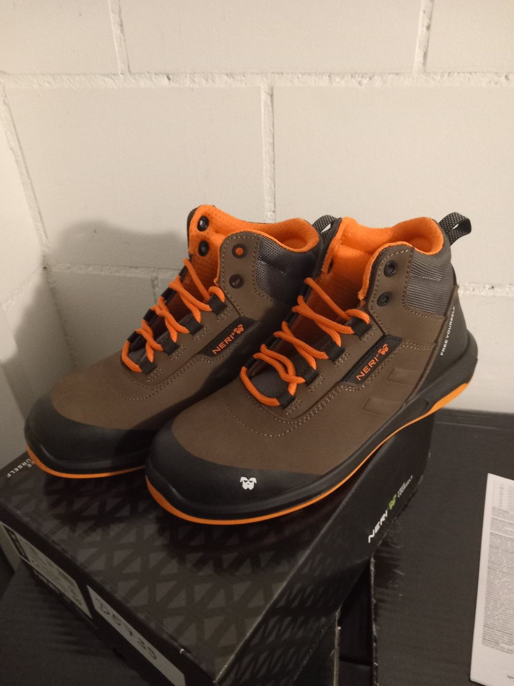 Scarpe da uomo: Neri Sicherheitsstiefel STREET H6. S3 – Nuovo e nell'imballaggio originale da Thun venduto da Beas-Allerlei
