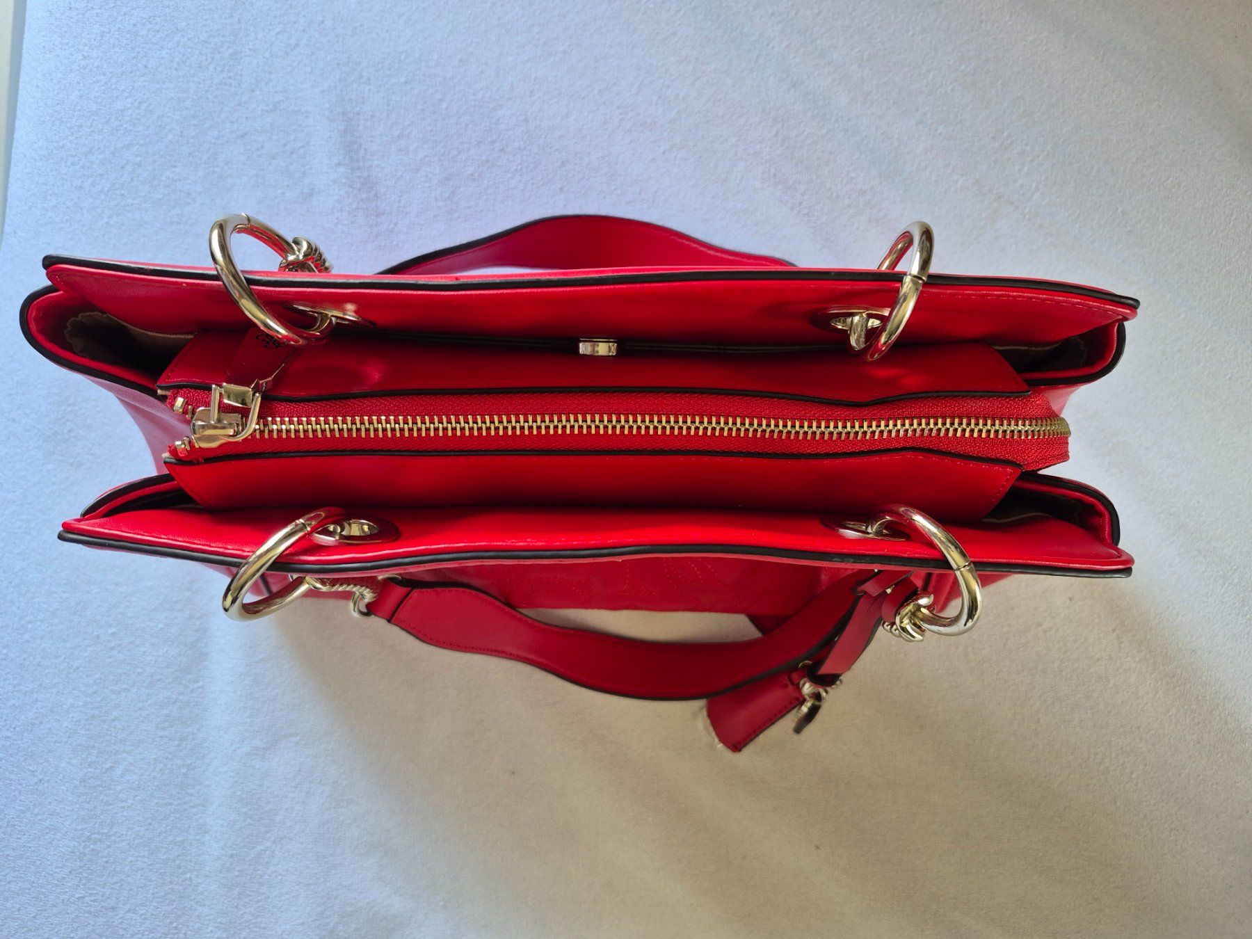 Guess Sacs femmes: Guess Handtasche – Neuf avec emballage d'origine à Wädenswil par Virginia96 2