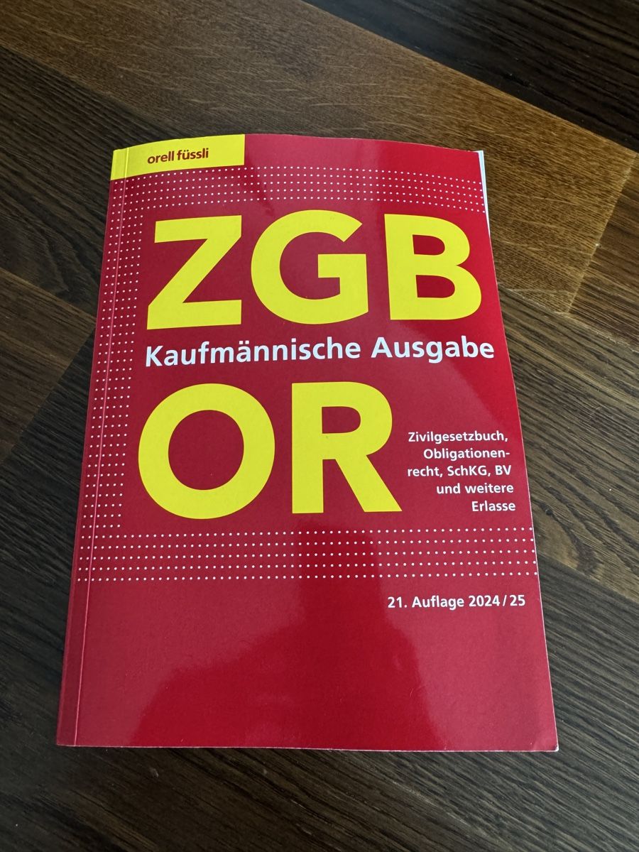 Livres: ZGB 2024/2025 – D'occasion à Oensingen par noa_nx9h