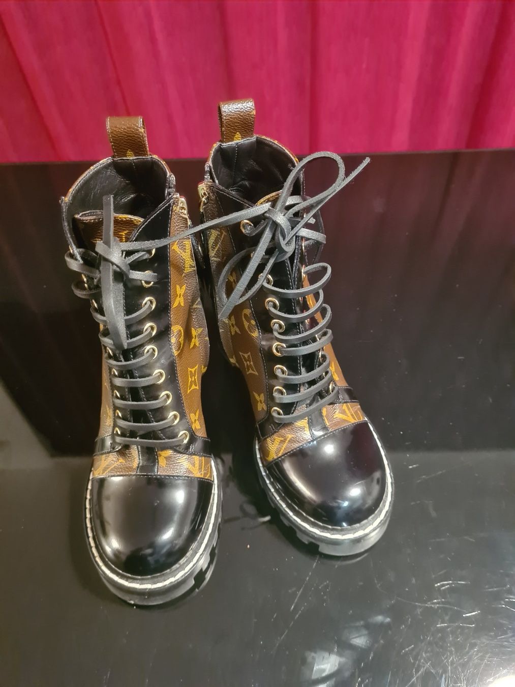 Louis Vuitton Scarpe da donna: Louis Vouitton Star Trail Ancle Boot Gr 38,5 – Usato da Kloten venduto da Kri23 1