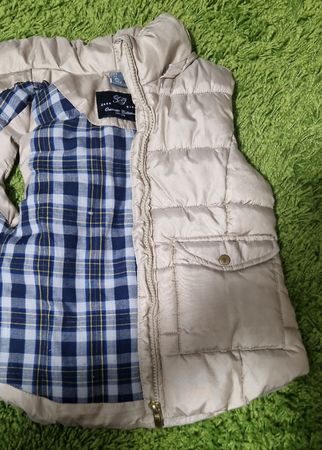 Stylische Zara Girls Steppweste, Grösse 122, Top Zustand!