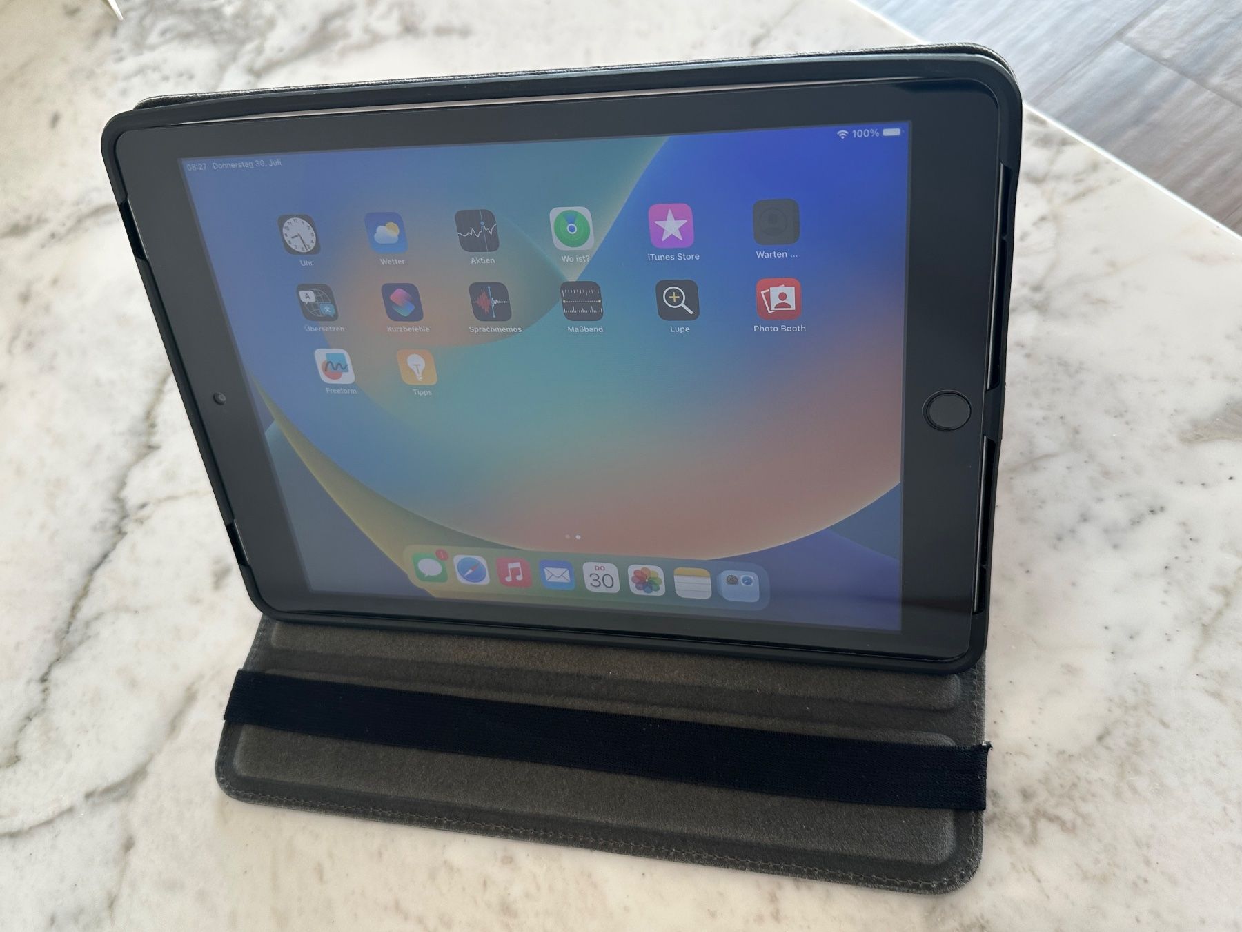 Apple Tablettes PC: Apple iPad 5. Generation 128GB WLAN mit Hülle – D'occasion à Hagendorn par Gember