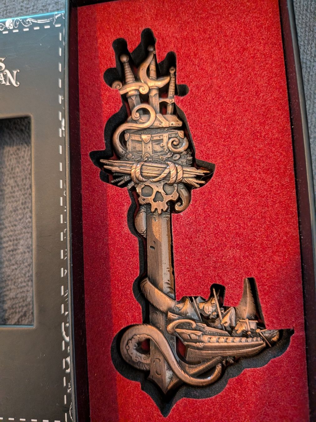Disney Statuette: Disney clé de collection pirates – Nuovo e nell'imballaggio originale da Saxon venduto da 2005sylvester 1