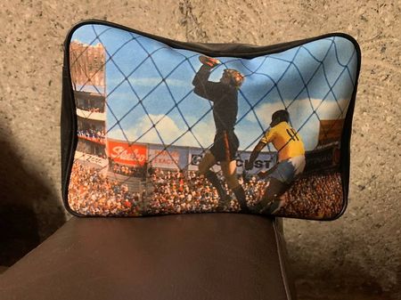 Sac vintage  avec imprimé scène de football rétro