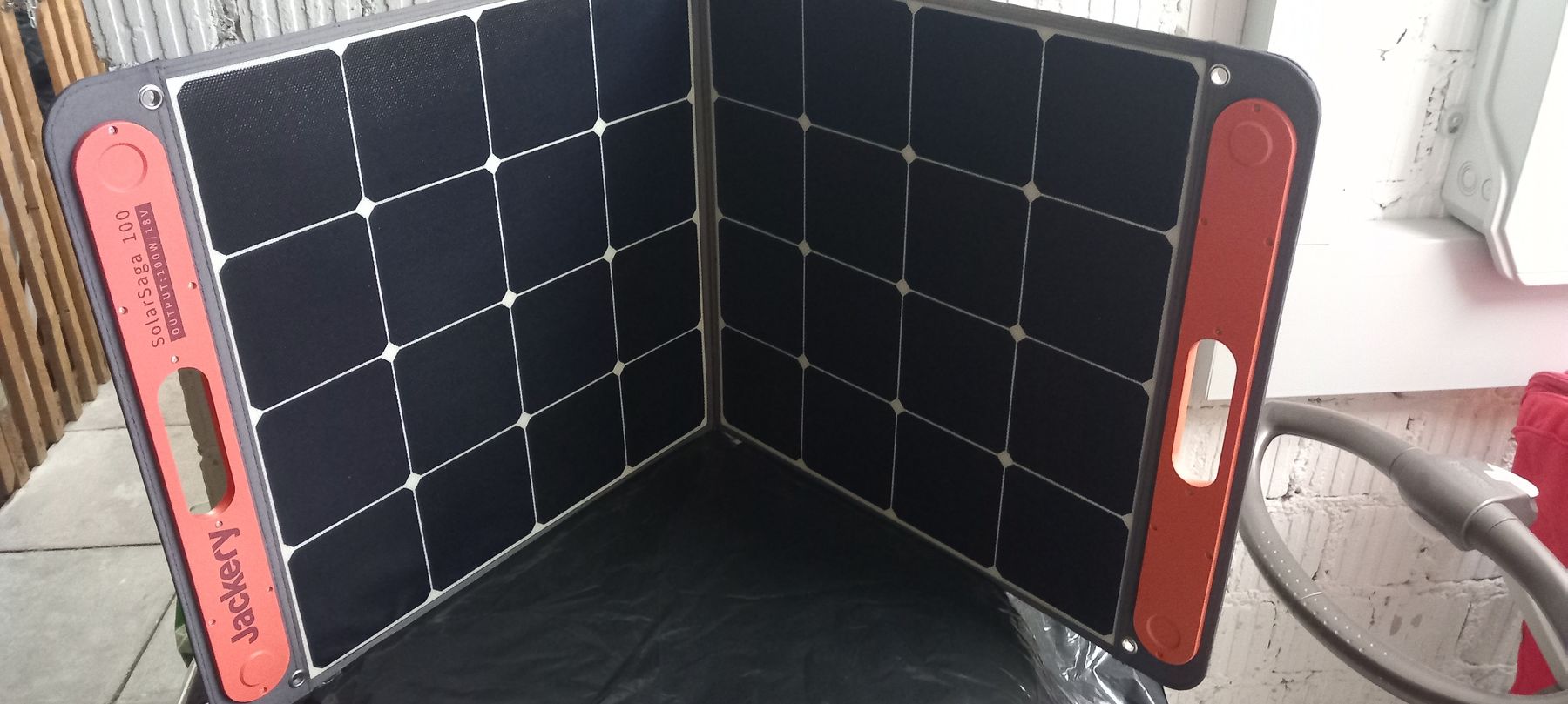 Jackery Dispositivi a energia solare: Jackery SolarSaga 100 faltbar  – Usato da Zürich venduto da Reyniii 4