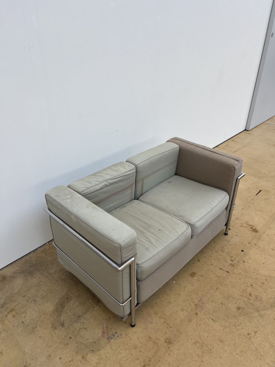 Sofas: LC2 2 Sitzer Sofa / Replika – Gebraucht aus Bern von lindon 2