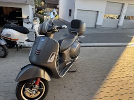 Piaggio Vespa GTS Super 125