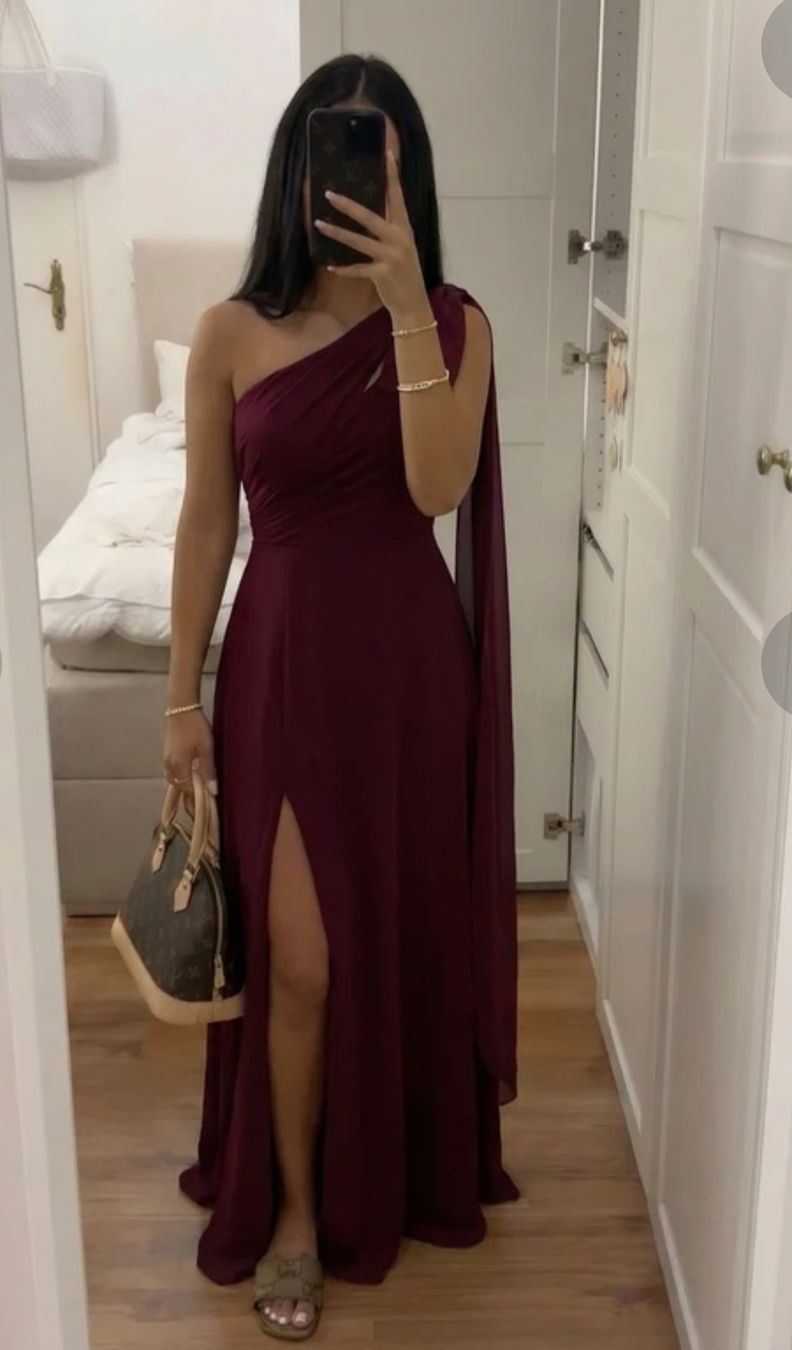 Vestiti: Robe de soirée bordeaux – Nuovo (secondo la descrizione) da Corcelles-Payerne venduto da Shielddd