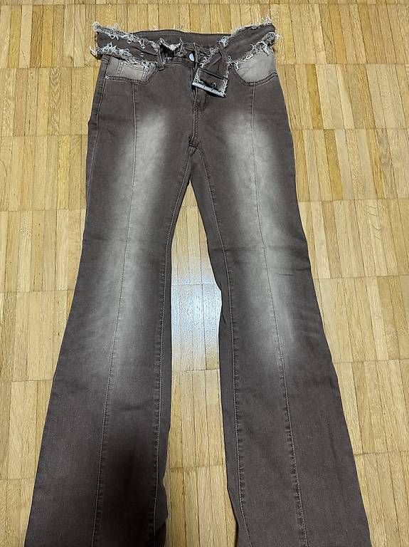 Jeans: Braune Jeans mit ausgefranstem Bund Gr. 28 / ca. S – Usato da Bassersdorf venduto da A.Perez8