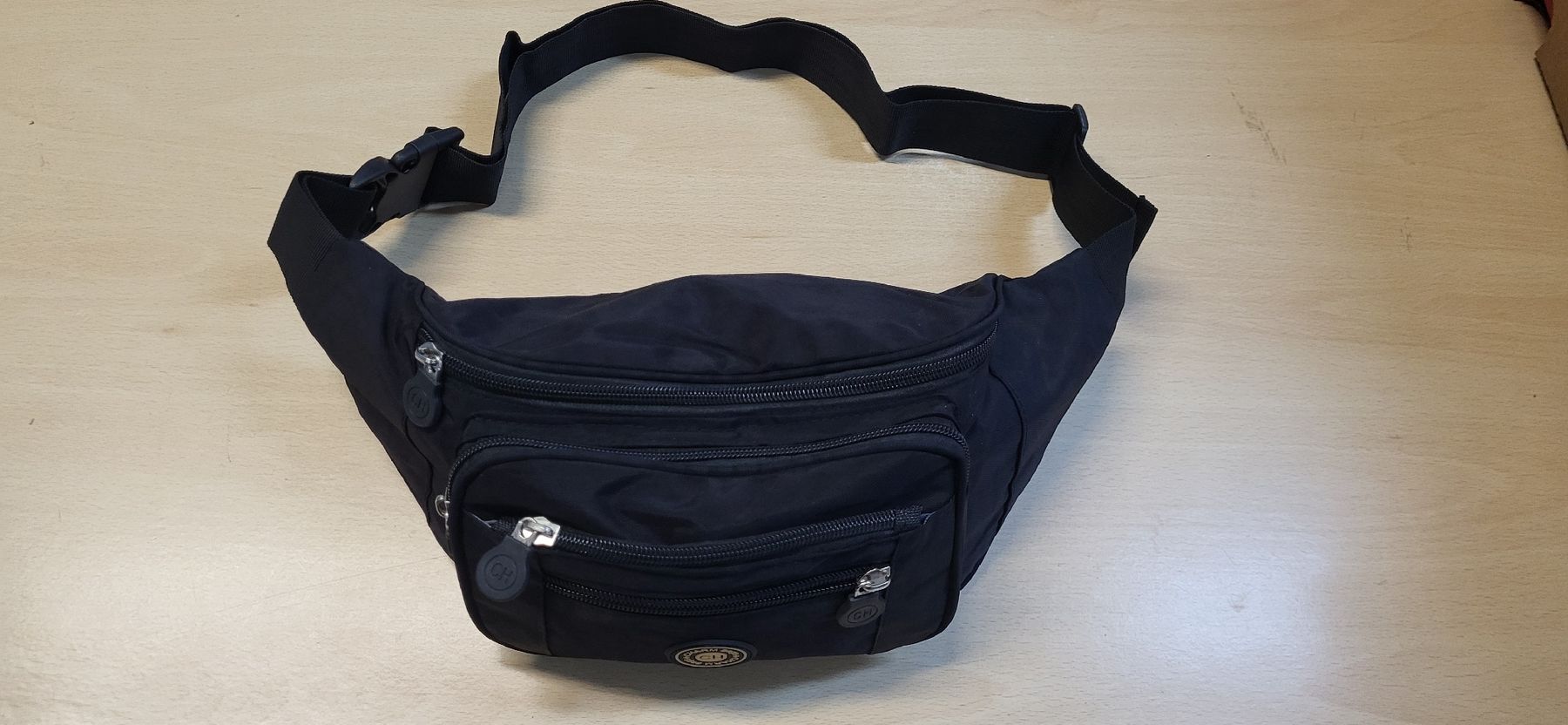 Taschen: Grosse schwarze Bauchtasche mit 5 Fächern Neu – Neu und originalverpackt aus Figino von mayam63