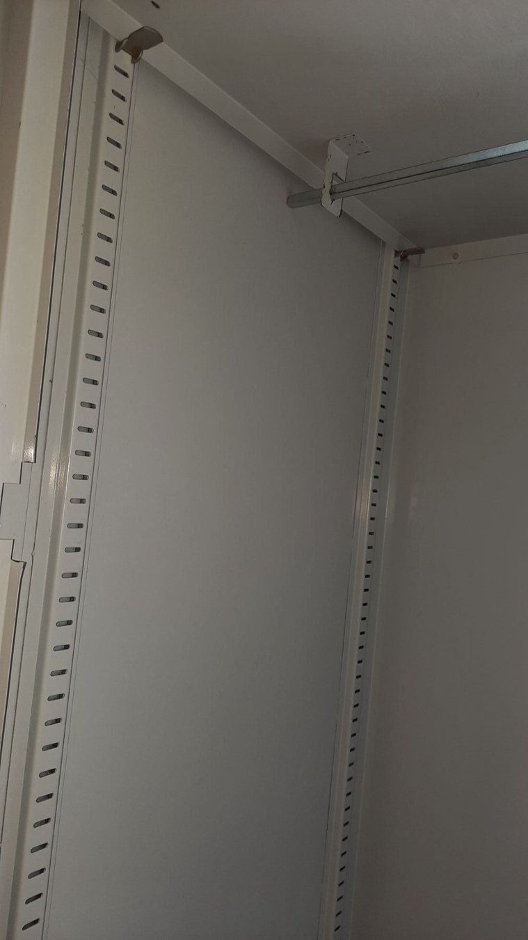Armadi: Blech Schrank Kleider Wohnung Garderobe – Usato da Hedingen venduto da Zwackul 6