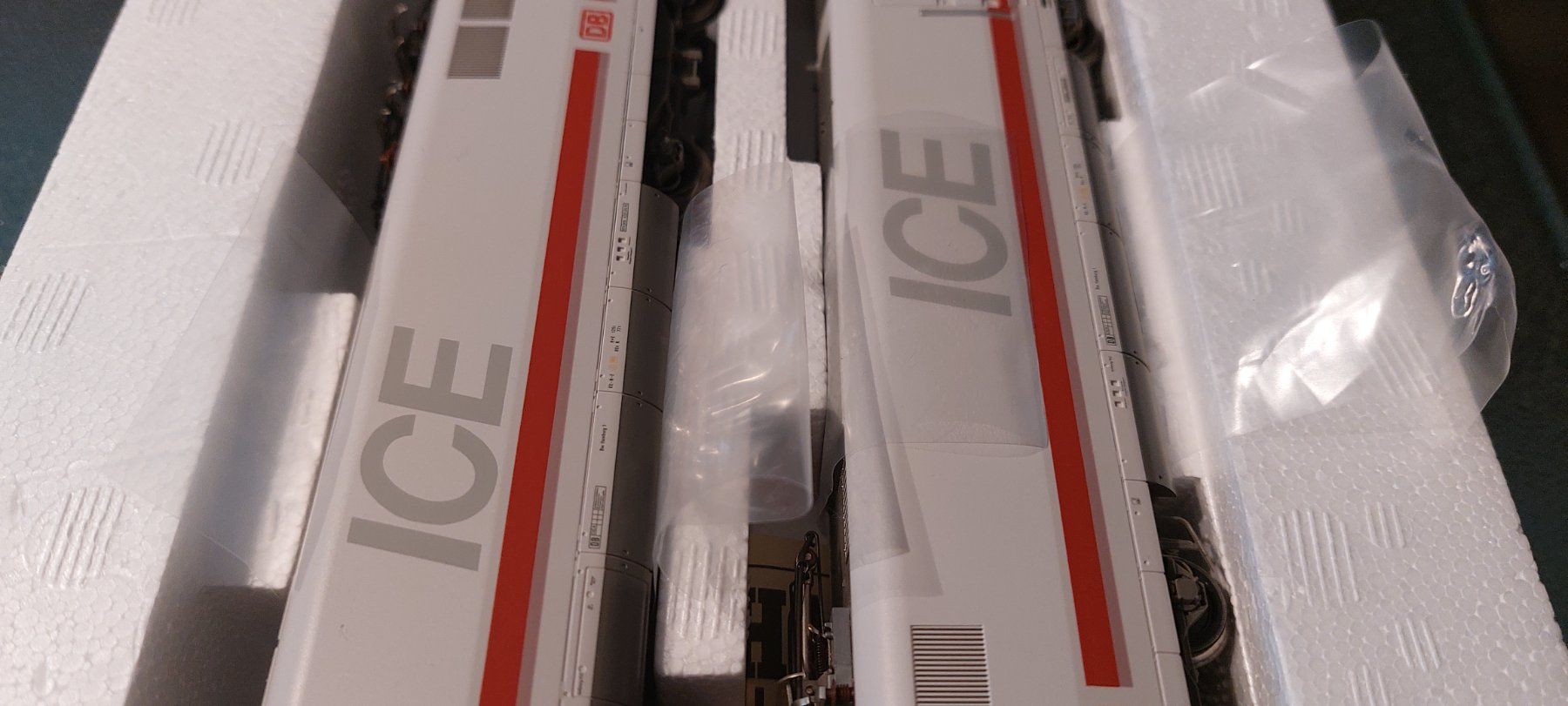 Fleischmann Modellini di ferrovie: Fleischmann 4450 - ICE 1 InterCityExpress DB/SBB – Usato da Rotkreuz venduto da MOBAHN-1zu87 3