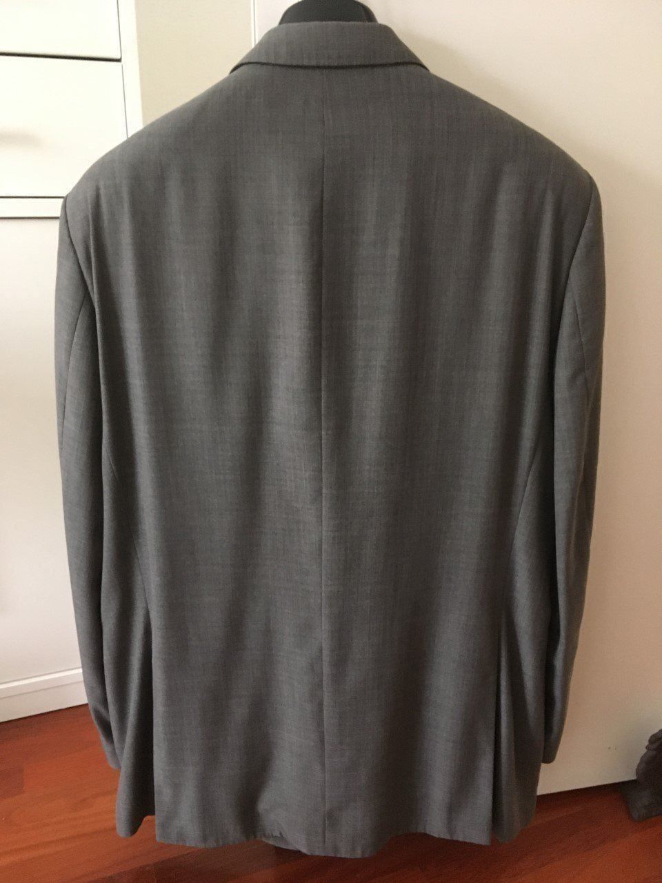 Hugo Boss Completi: Costume gris Hugo Boss – Usato da OBERENGSTRINGEN venduto da Lolo6316 1