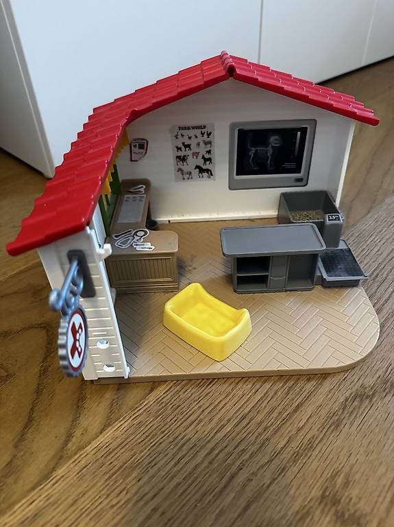 Jouets: Schleich, Tierklinik, Pferde – D'occasion à Schinznach-Dorf par halleroy