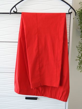Rassige rote Damenhose Grösse 52, Stretch, Viscose - NEU
